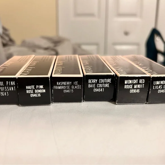 Mary Kay lipsticks tons of different colors! - Picture 4 of 6
